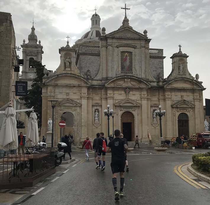Malta Half Marathon raccontata da Vincenzo Docimo monumento
